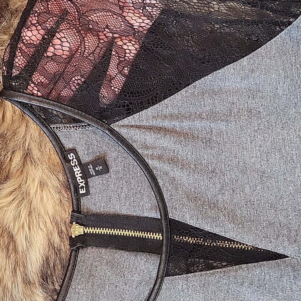 Express Size Medium Top - Picture 2 of 4